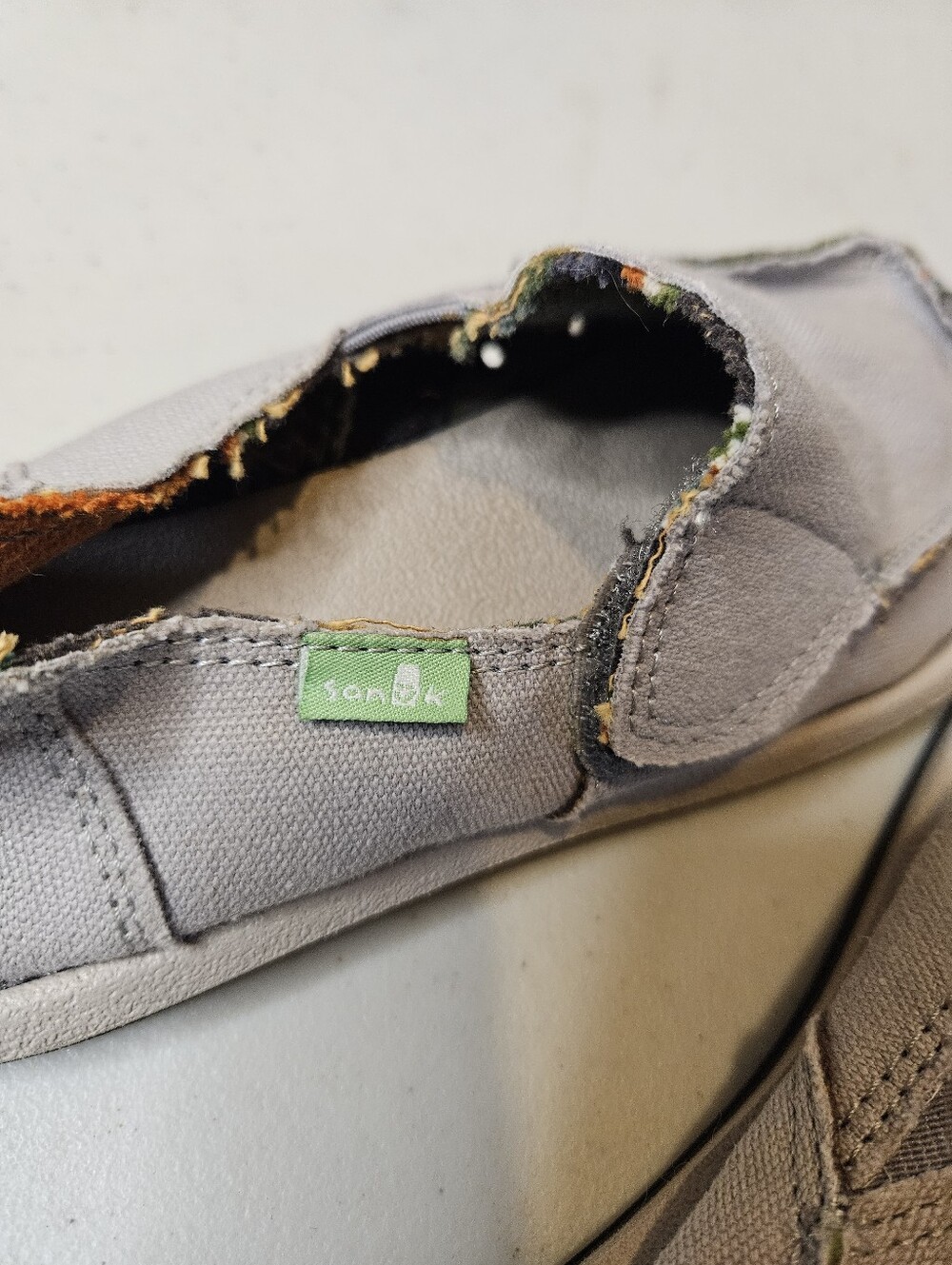 BOYS SANUK CANVAS SLIP ONS SIZE 13 Light GRAY - Picture 13 of 13